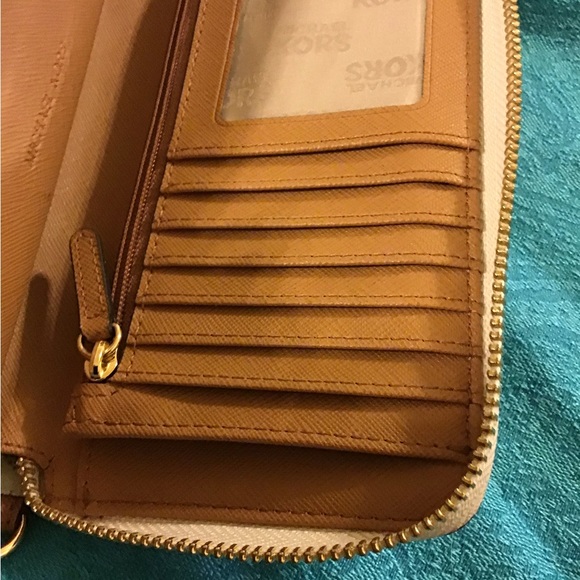 MICHAEL KORS COATED CANVAS W LEATHER ZIP AROUND WALLET EUC ORIG OWNER - Picture 4 of 7